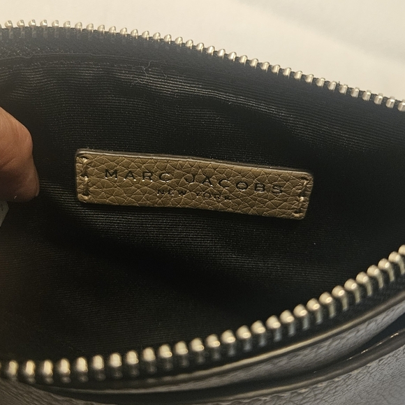 Marc Jacobs French Grey Pebbled Leather Zip Phone Wristlet Wallet - Picture 4 of 6